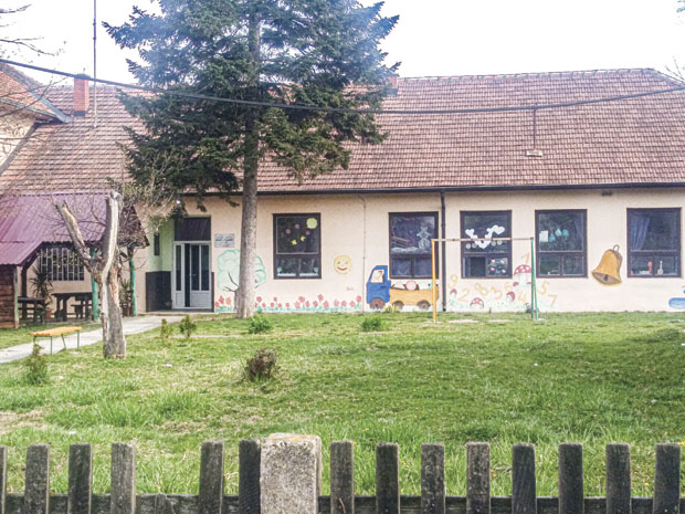 Лозница: Град не да школе